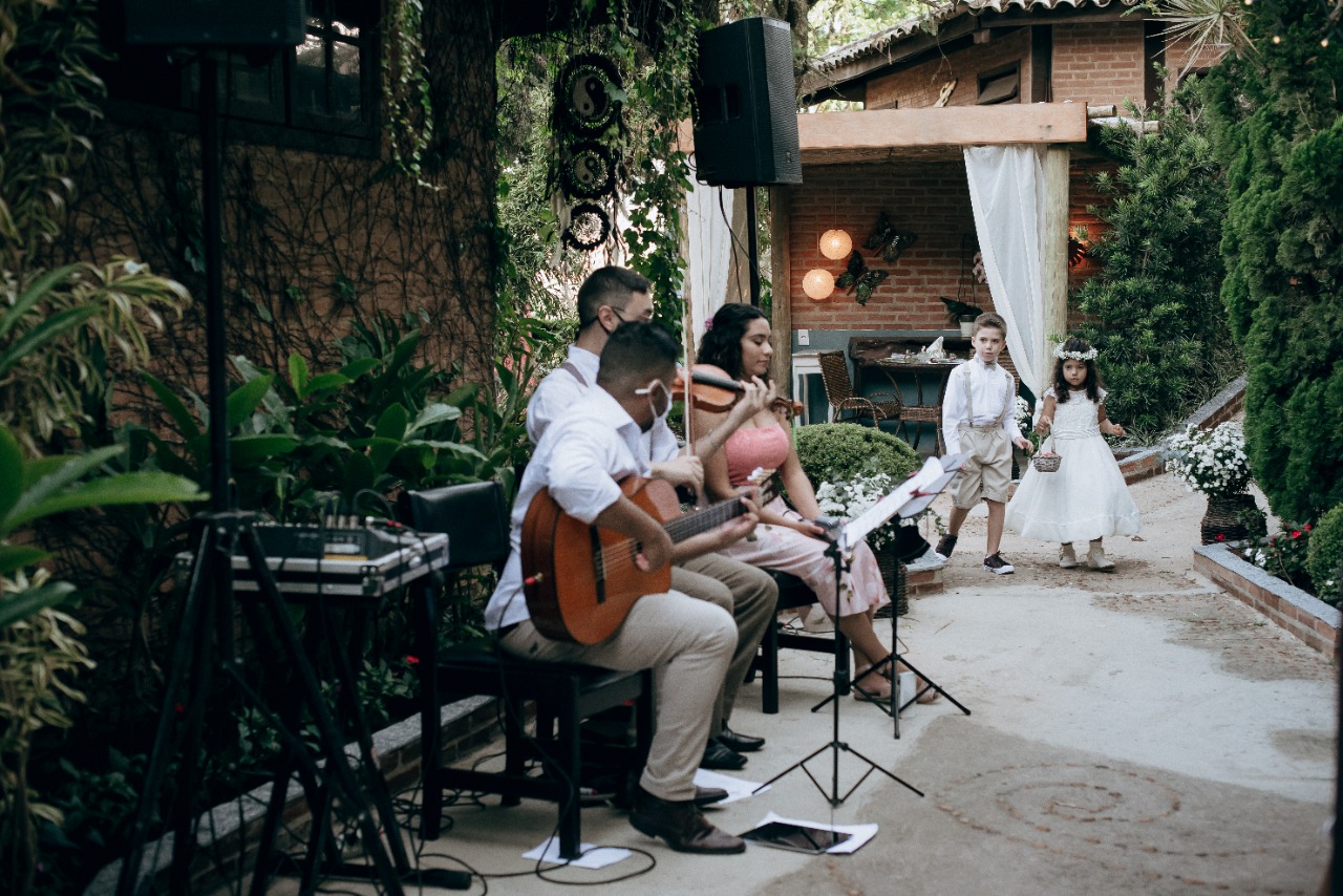 Músicos da Poesis em cerimônia de casamento