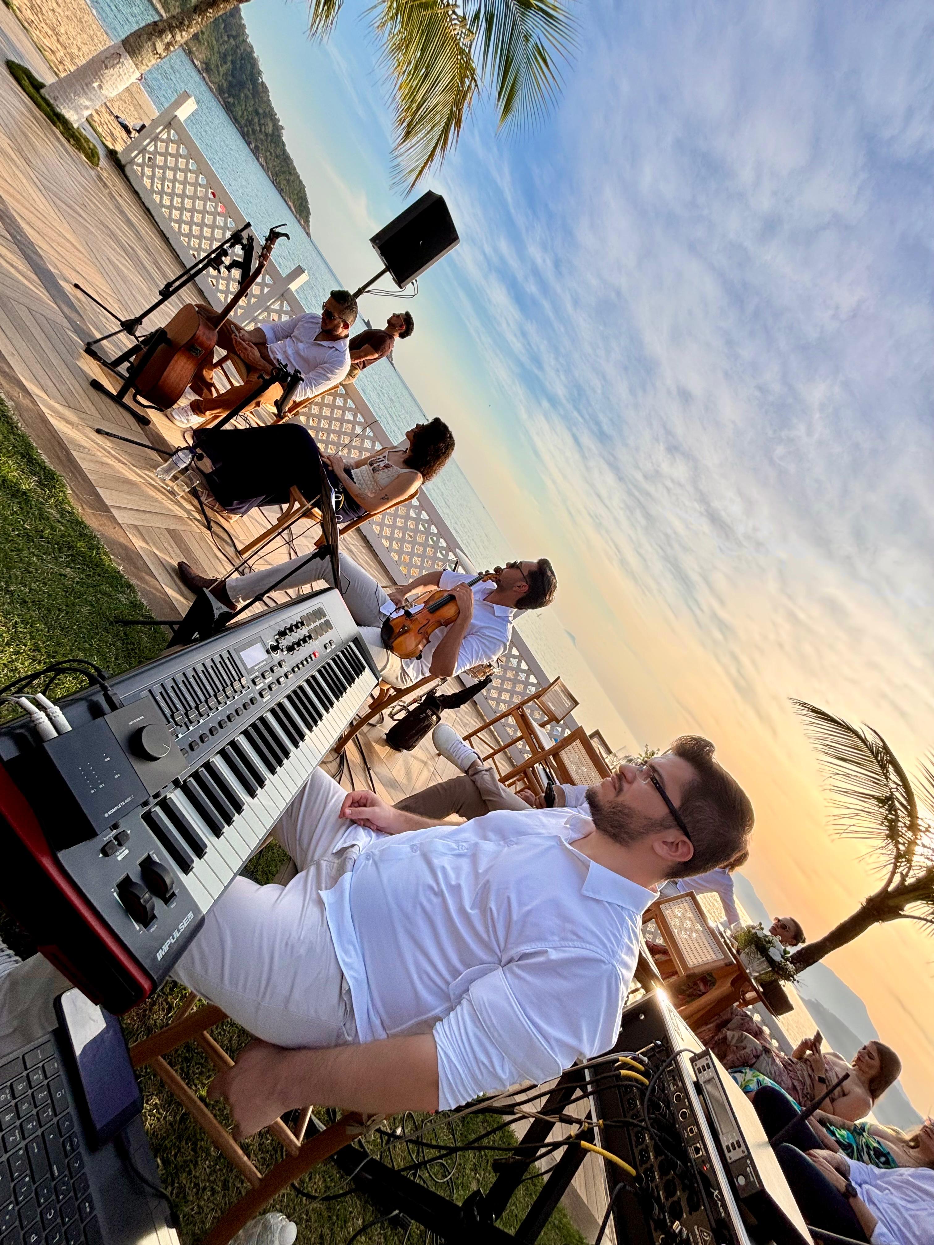 Poesis tocando ao vivo